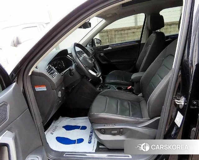 Volkswagen Tiguan Allspace 2023 Черный из Кореи, фото 2