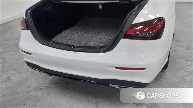 Mercedes-Benz E-Class W213 2023 Белый из Кореи, фото 2