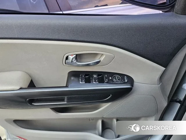Kia The New Carnival 2018 Серебряный из Кореи, фото 2
