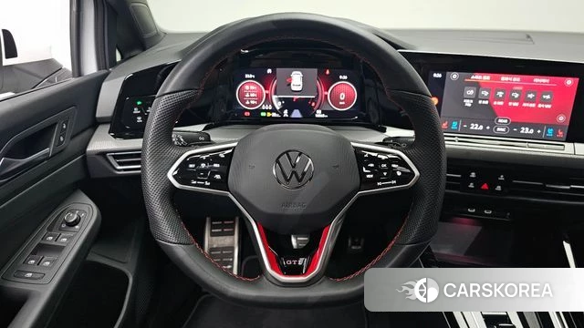 Volkswagen Golf 8th Generation 2024 Белый из Кореи, фото 2