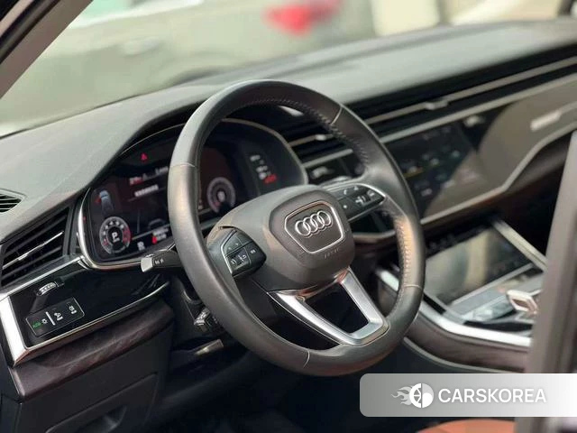 Audi Q7 2020 Черный из Китая, фото 2