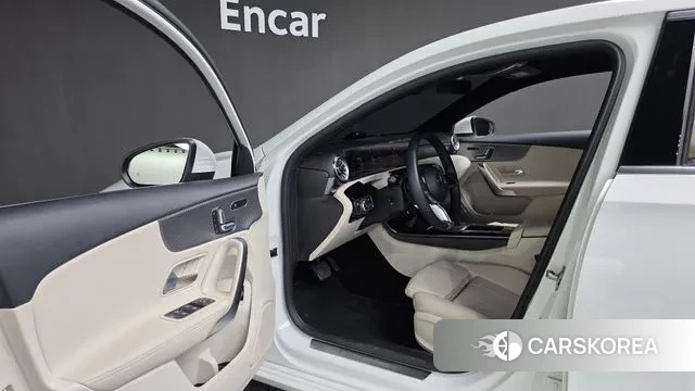 Mercedes-Benz A-Class W177 2024 Белый из Кореи, фото 2