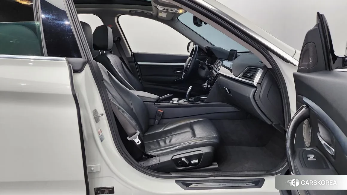 BMW 3 Series GT (F34) 2018 Белый из Кореи, фото 2