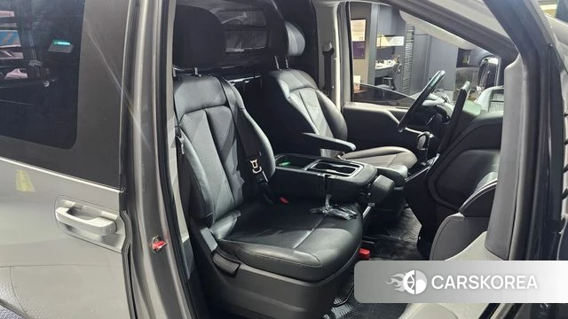 Hyundai Staria 2024 Серебряный из Кореи, фото 2