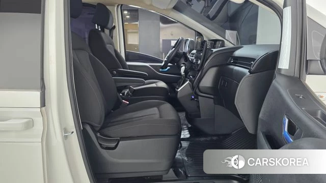 Hyundai Staria 2022 Белый из Кореи, фото 2