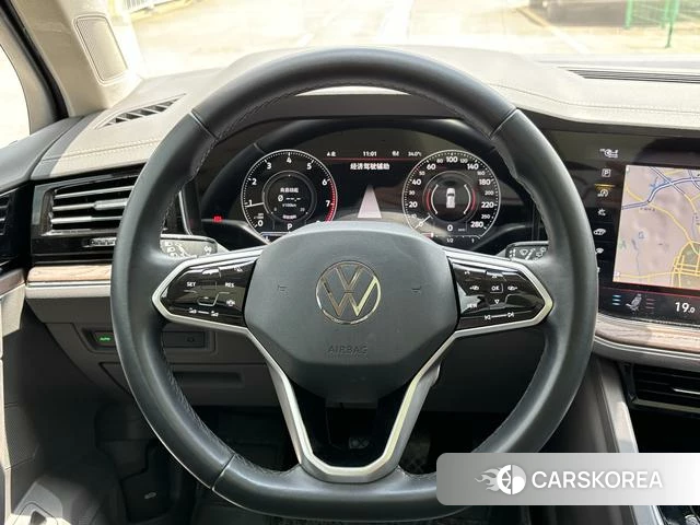 Volkswagen Touareg 2021 Темно-серый из Китая, фото 2
