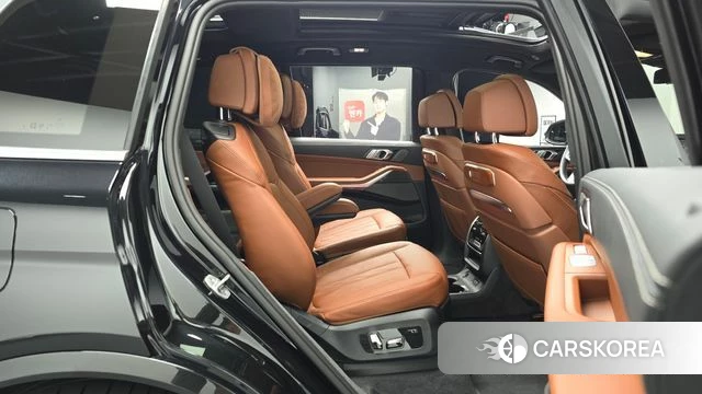 BMW X7 (G07) 2024 Черный из Кореи, фото 2