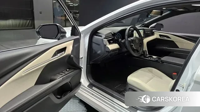 Toyota Camry (XV80) 2025 Белый из Кореи, фото 2