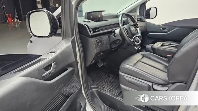 Hyundai Staria 2022 Серебристо-серый из Кореи, фото 2