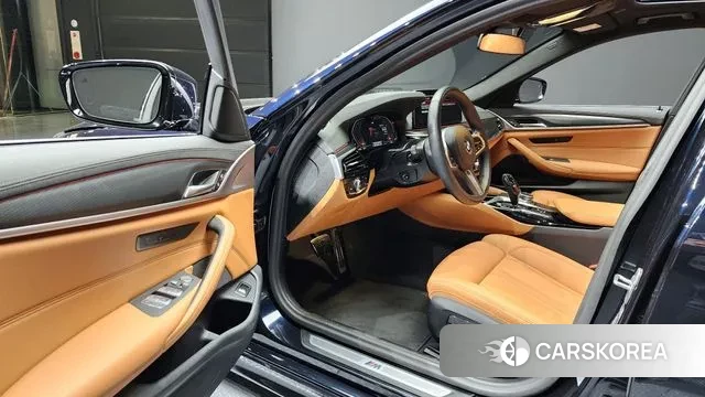 BMW 5 Series (G30) 2023 Черный из Кореи, фото 2