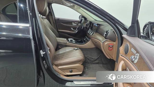 Mercedes-Benz E-Class W213 2018 Черный из Кореи, фото 2