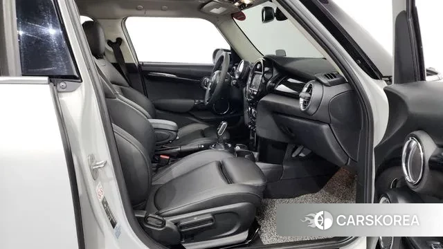 Mini Cooper 2020 Серебряный из Кореи, фото 2