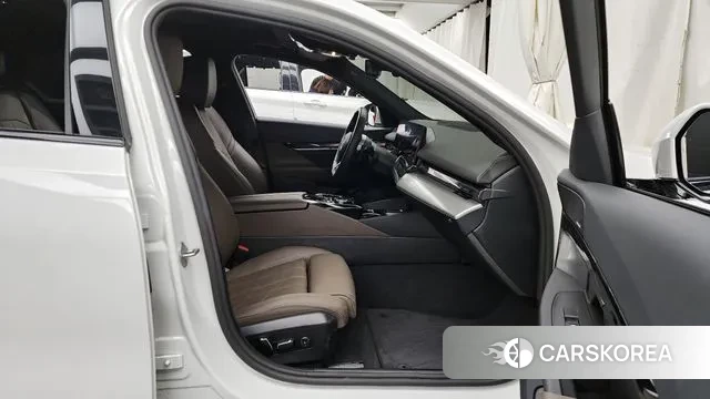 BMW 5 Series (G60) 2025 Белый из Кореи, фото 2