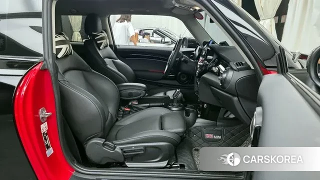 Mini Cooper 2023 Черный из Кореи, фото 2