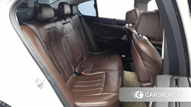 BMW 5 Series (G30) 2018 Белый из Кореи, фото 2