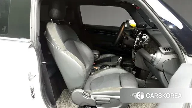 Mini Cooper Electric 2023 Белый из Кореи, фото 2