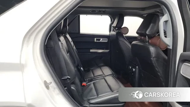 Ford Explorer 6th Generation 2022 Белый из Кореи, фото 2