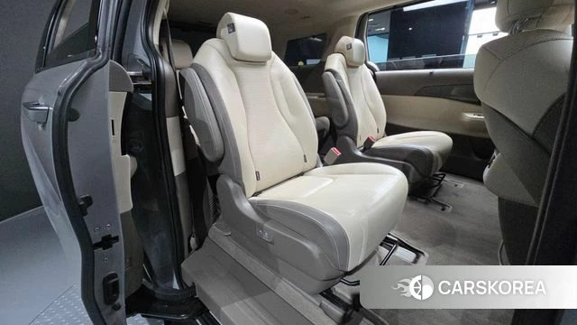 Kia The New Carnival 4th Generation 2024 Серебристо-серый из Кореи, фото 2