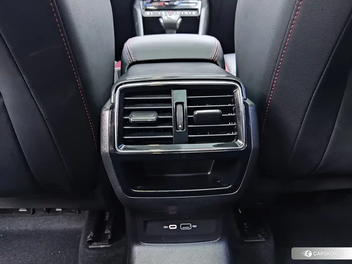 Skoda Karoq 2023 Белый из Китая, фото 2