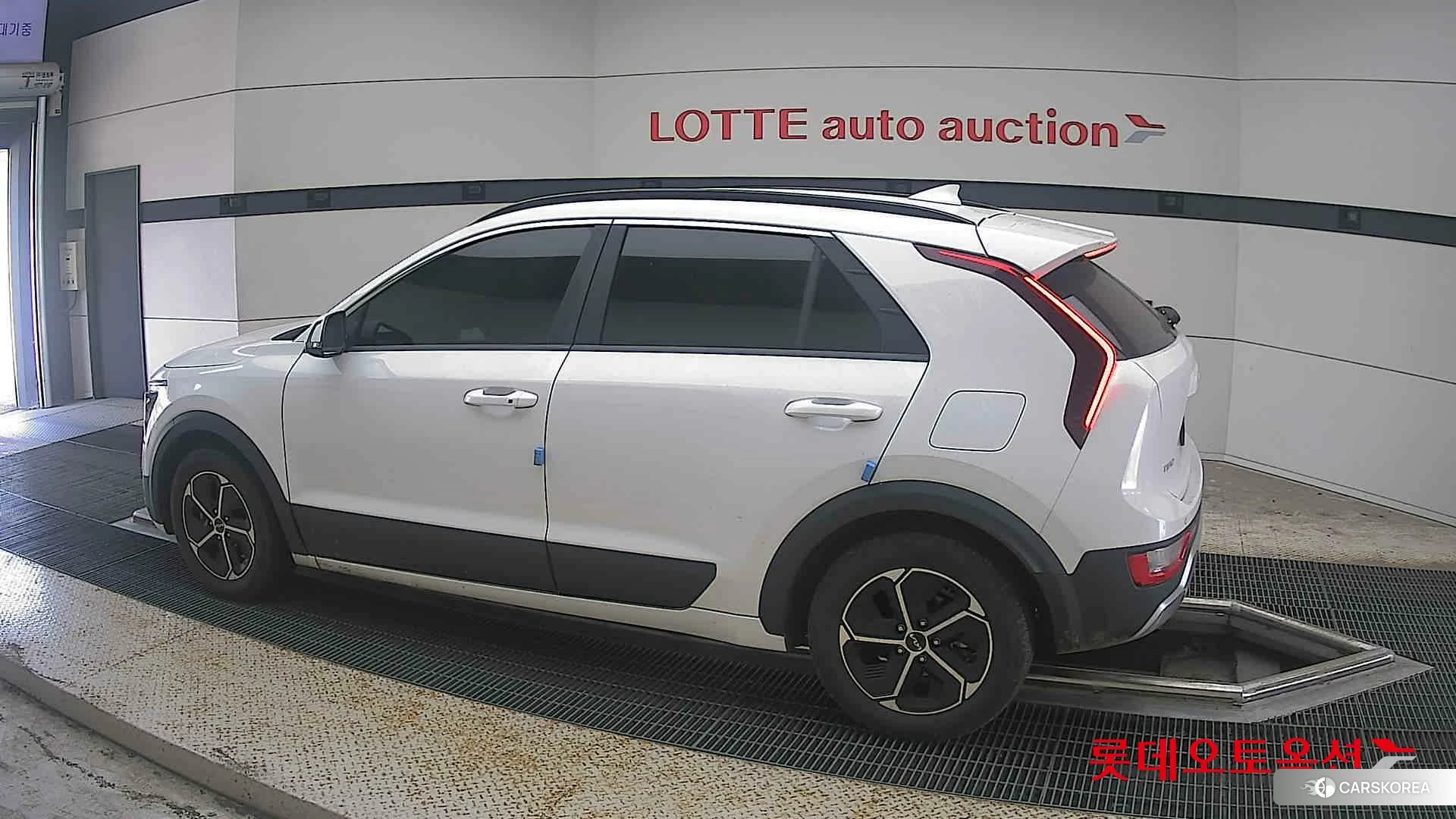 Kia Niro Hybrid 2024 Snow White Pearl из Кореи, фото 2