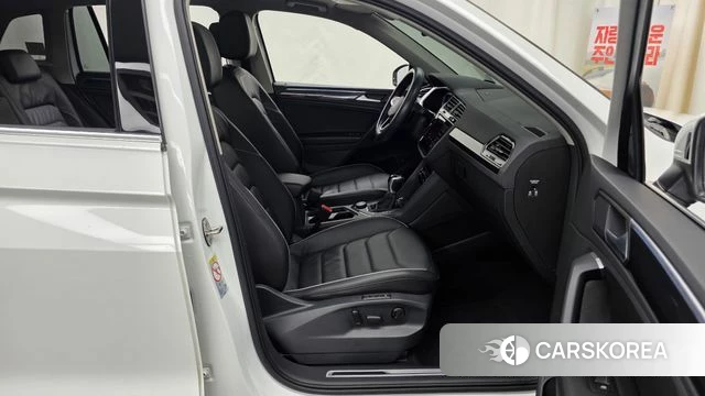 Volkswagen Tiguan second Generation 2021 Белый из Кореи, фото 2