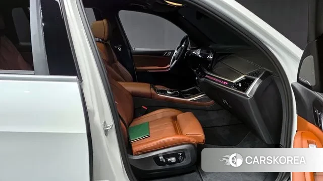 BMW X7 (G07) 2024 Белый из Кореи, фото 2