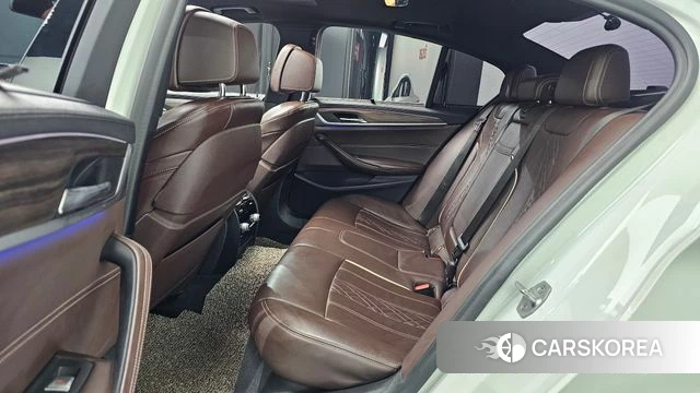 BMW 5 Series (G30) 2019 Белый из Кореи, фото 2