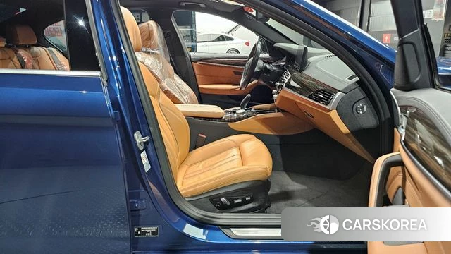 BMW 5 Series (G30) 2021 Синий из Кореи, фото 2