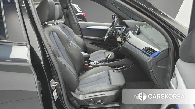 BMW X1 (F48) 2020 Черный из Кореи, фото 2