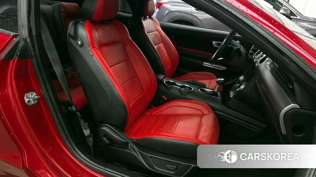 Ford Mustang 2022 Красный из Кореи, фото 2