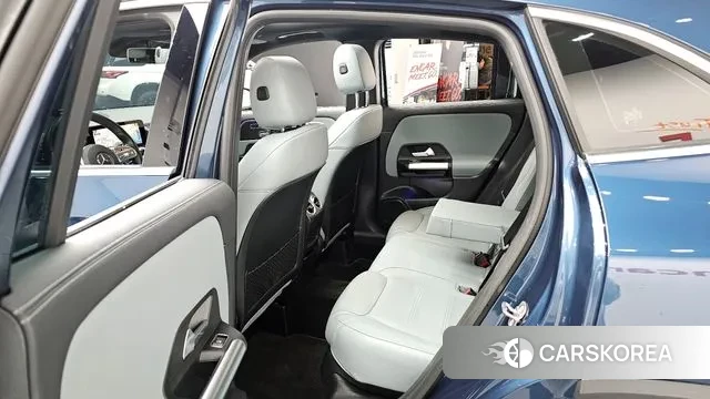 Mercedes-Benz GLA - Class H247 2023 Синий из Кореи, фото 2