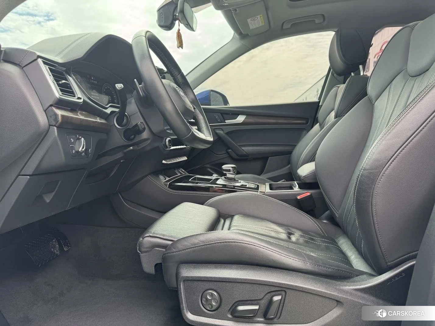 Audi Q5L 2021 Синий из Китая, фото 2
