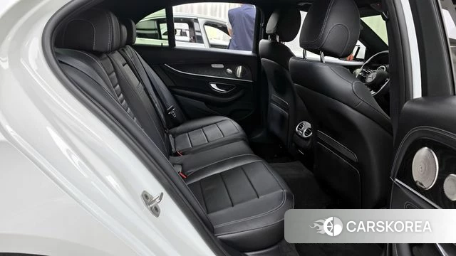 Mercedes-Benz E-Class W213 2022 Белый из Кореи, фото 2