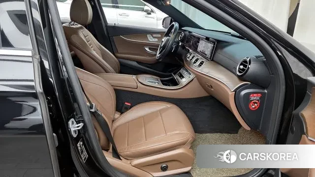 Mercedes-Benz E-Class W213 2020 Черный из Кореи, фото 2