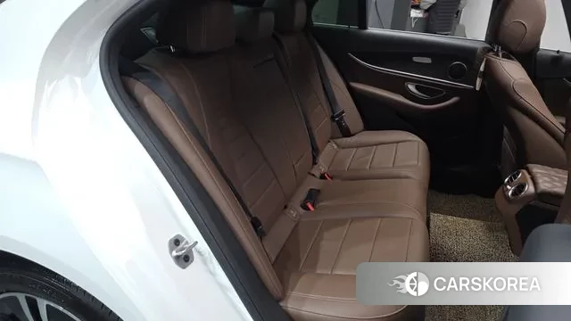 Mercedes-Benz E-Class W213 2022 Белый из Кореи, фото 2