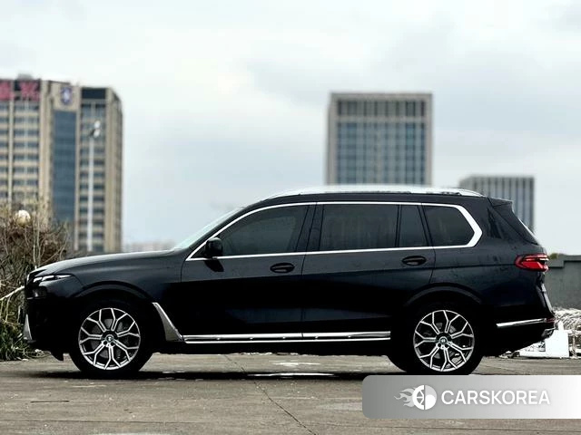 BMW X7 2023 Черный из Китая, фото 2