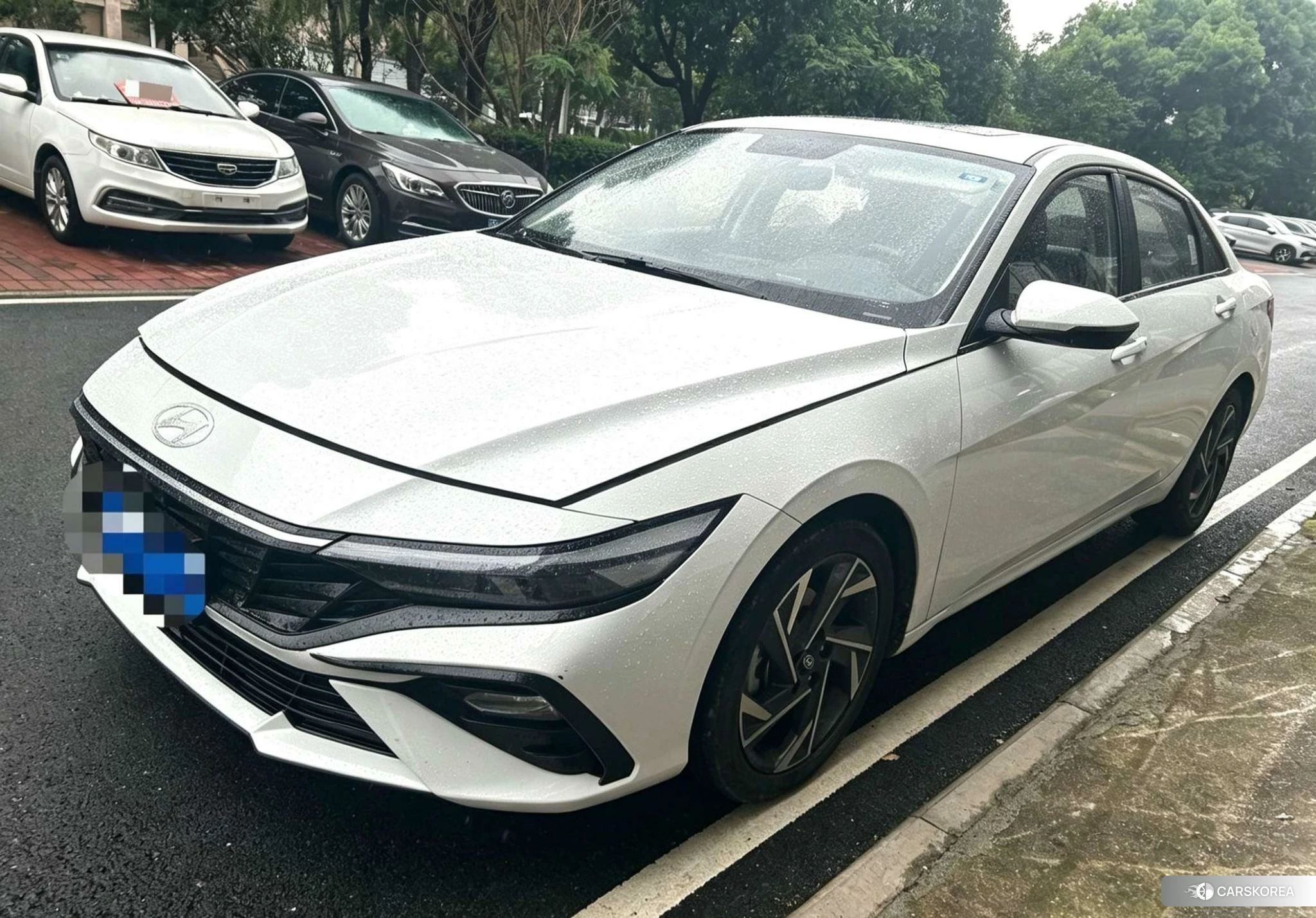 Hyundai Elantra 2023 Белый из Китая, фото 2