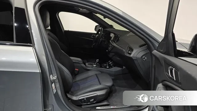 BMW 1 Series (F40) 2023 Серый из Кореи, фото 2