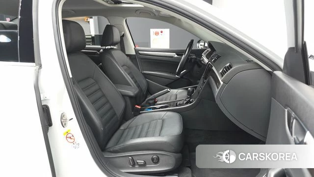 Volkswagen The New Passat 2018 Белый из Кореи, фото 2