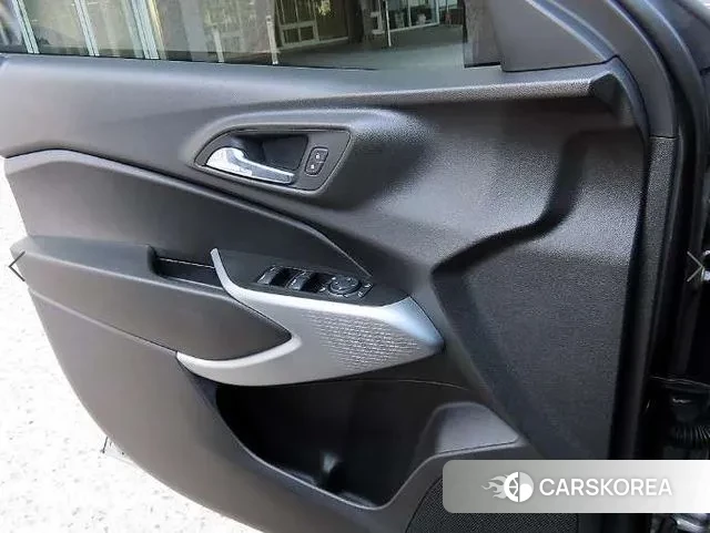 Chevrolet (GM Daewoo) Trax Crossover 2024 Серебристо-серый из Кореи, фото 2