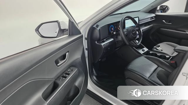 Hyundai Kona (SX2) 2024 Белый из Кореи, фото 2
