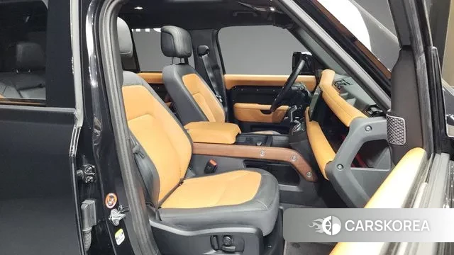 Land Rover Defender (L663) 2024 Черный из Кореи, фото 2