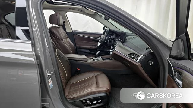 BMW 5 Series (G30) 2021 Серый из Кореи, фото 2