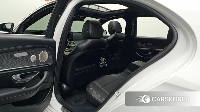 Mercedes-Benz E-Class W213 2022 Белый из Кореи, фото 2