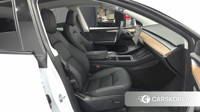 Tesla Model Y 2024 Белый из Кореи, фото 2