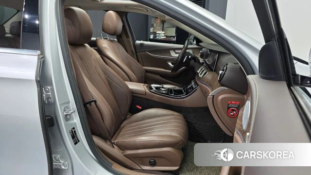 Mercedes-Benz E-Class W213 2018 Серебряный из Кореи, фото 2