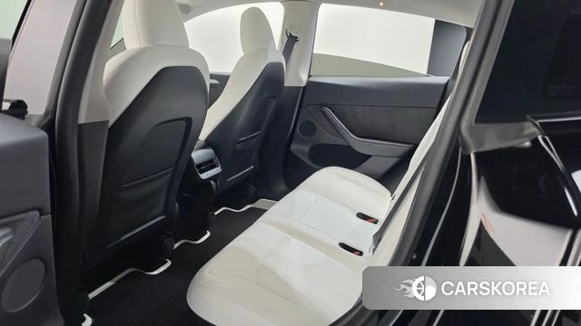 Tesla Model Y 2024 Черный из Кореи, фото 2