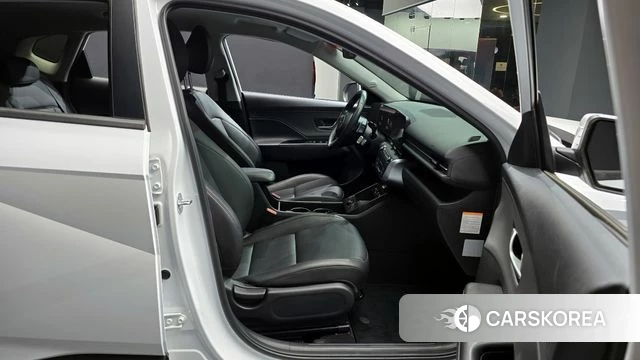 Hyundai Kona Hybrid (SX2) 2023 Белый из Кореи, фото 2