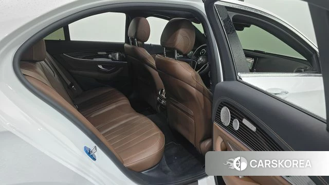 Mercedes-Benz E-Class W213 2021 Белый из Кореи, фото 2