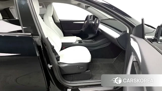 Tesla Model Y 2024 Черный из Кореи, фото 2